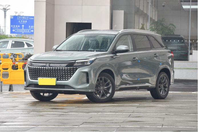 同为插混SUV:续航更长、空间更大的蓝电E5不比启辰大V DD-i香?