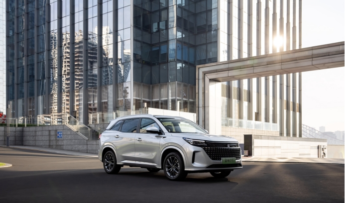 大7座新能源SUV,比亚迪同款动力,10万起的蓝电E5又省又快!