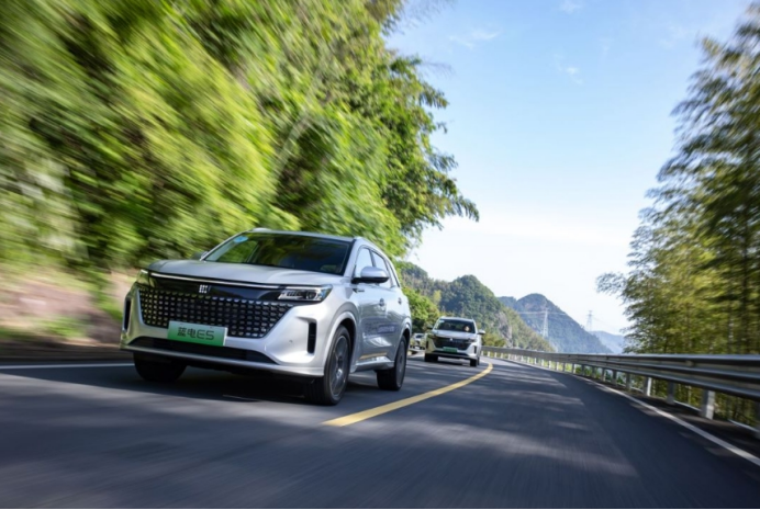10来万预算想要一台新能源SUV?蓝电E5或是唯一选择,既能耗省还带大7座!
