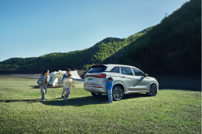 10万出头买大7座电混SUV?蓝电E5限时优惠3.5万,黄金周出游神器了解一下吧