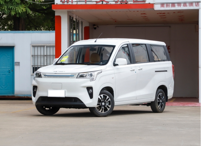 搭载刀片电池:一公里仅7分钱,风光E380成交价9.48万起