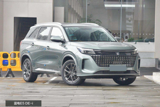 大7座新能源SUV,蓝电E5综合优惠至高3万5,启辰大V DD-i要怎么比?