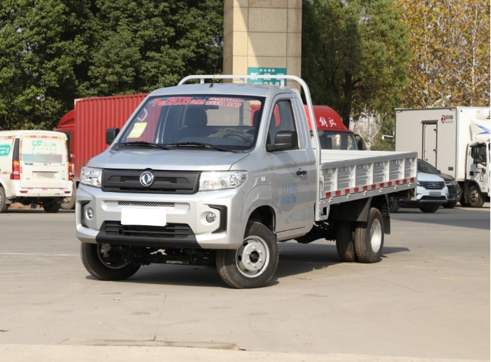 对比长安跨越王X3;东风小康D71除了价格更亲民,还有这些好处呢