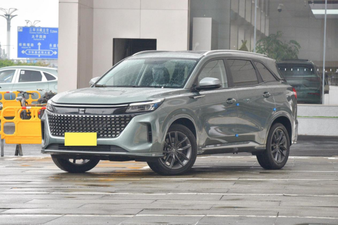 中型插混SUV 9.98万元起与油车一个价,蓝电E5性价比秒杀CS75PLUS