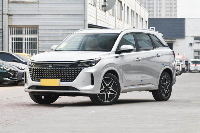 9.98万出头买混动SUV,还有7座可选,蓝电E5让博越L怎么活?