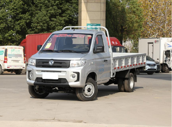 不比不知道:东风小康D71比跨越王X3又便宜又好?