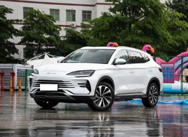 同样动力的插混SUV,蓝电E5却比宋PLUSDM-i便宜更多,还配有7座