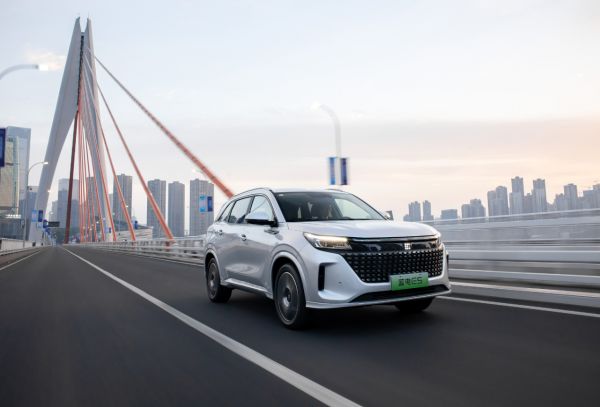 SUV蓝电E5对比CS75 PLUS,购车直接省两万?春节前购车必看!