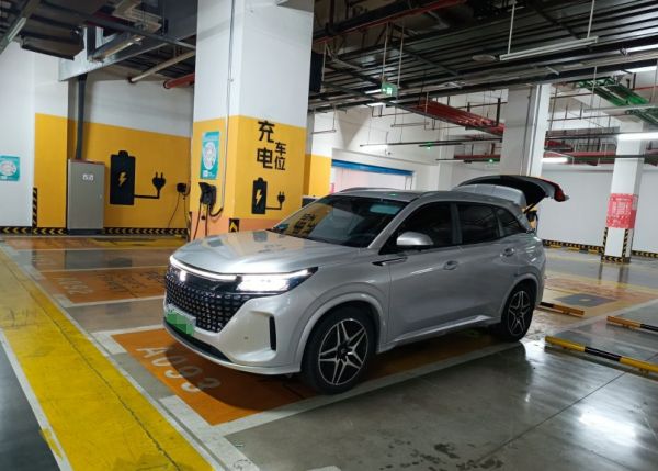 蓝电E5:轻松油转电,更省钱、更好开