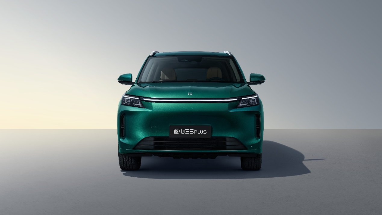 蓝电 E5 PLUS 165km 长续航先享版,10 万级长续航插混 SUV 首选